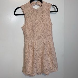 5 for $15 🥳 Light pink lace dress